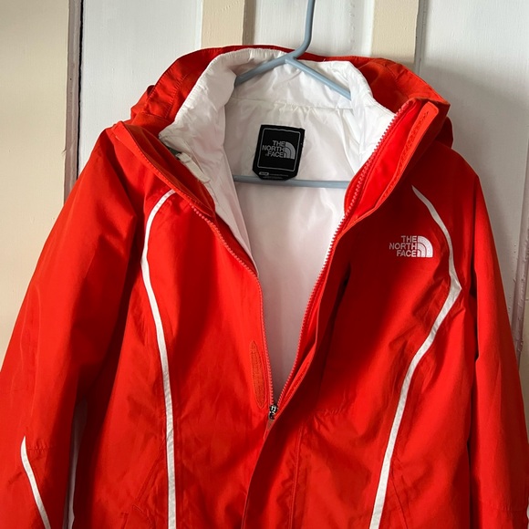 The North Face Women's Vibrant Orange Ski Jacket - Picture 3 of 12